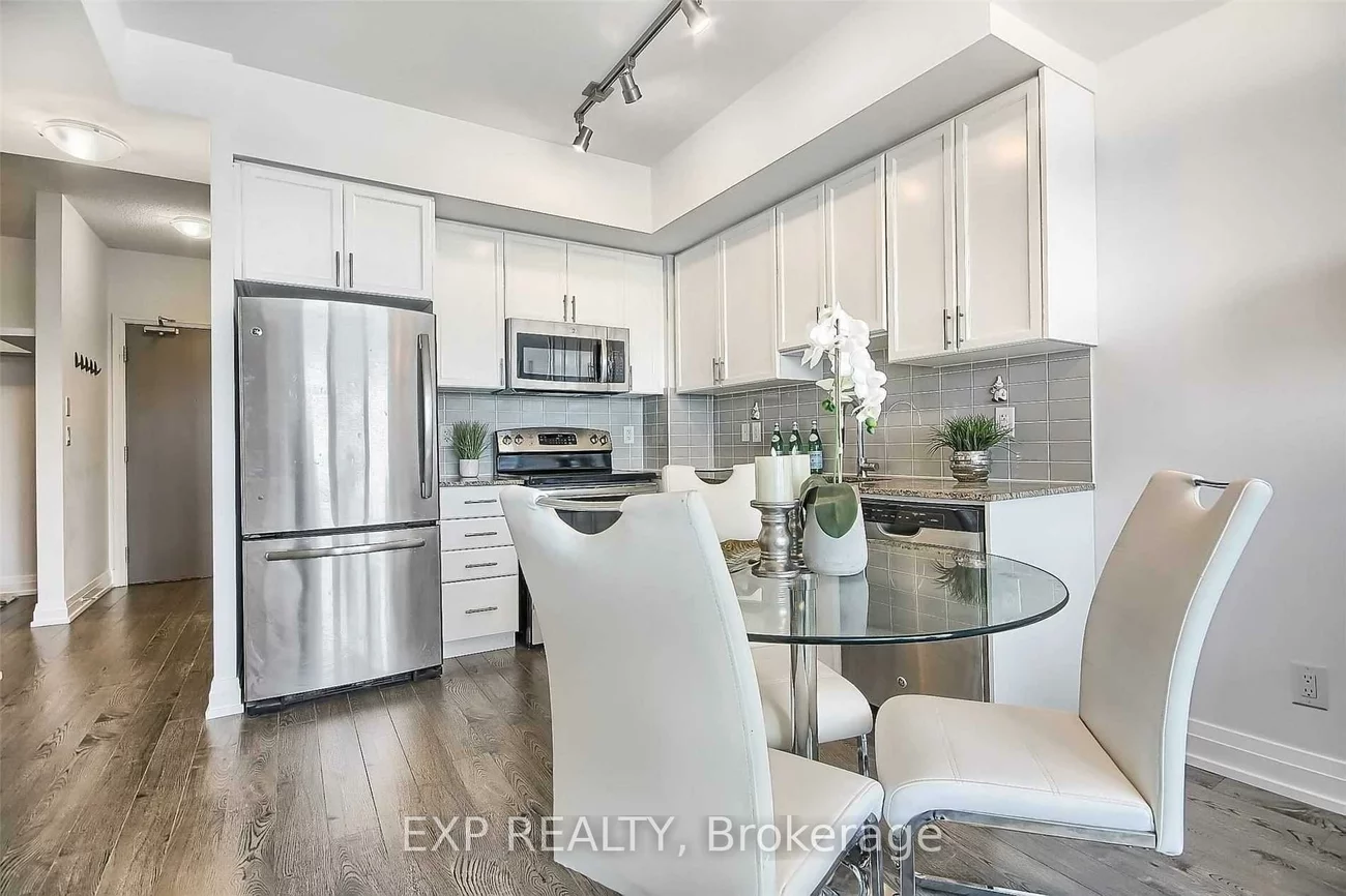7167, Yonge, Grandview, Markham