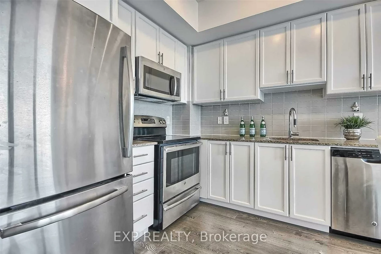 7167, Yonge, Grandview, Markham