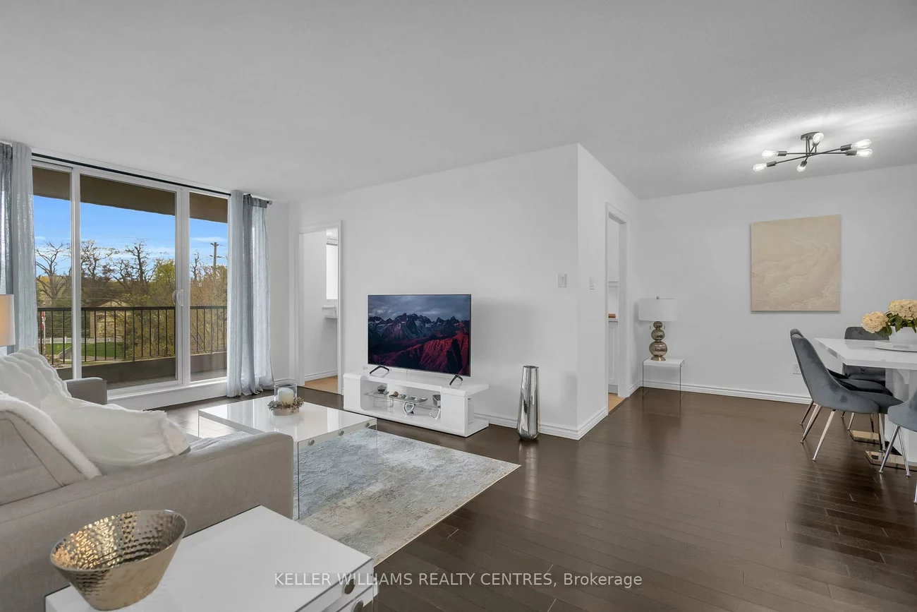 7811, Yonge, Thornhill, Markham