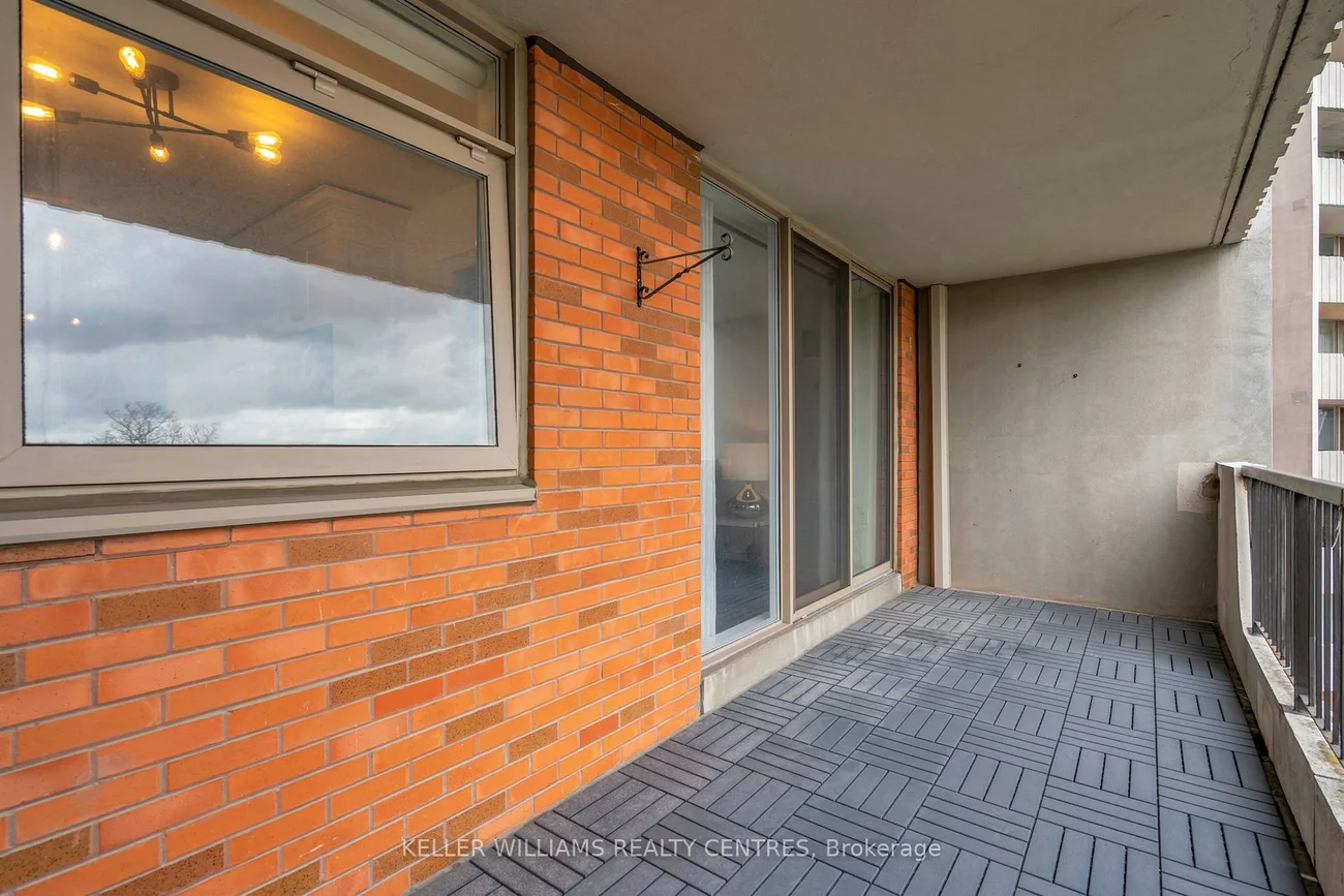 7811, Yonge, Thornhill, Markham