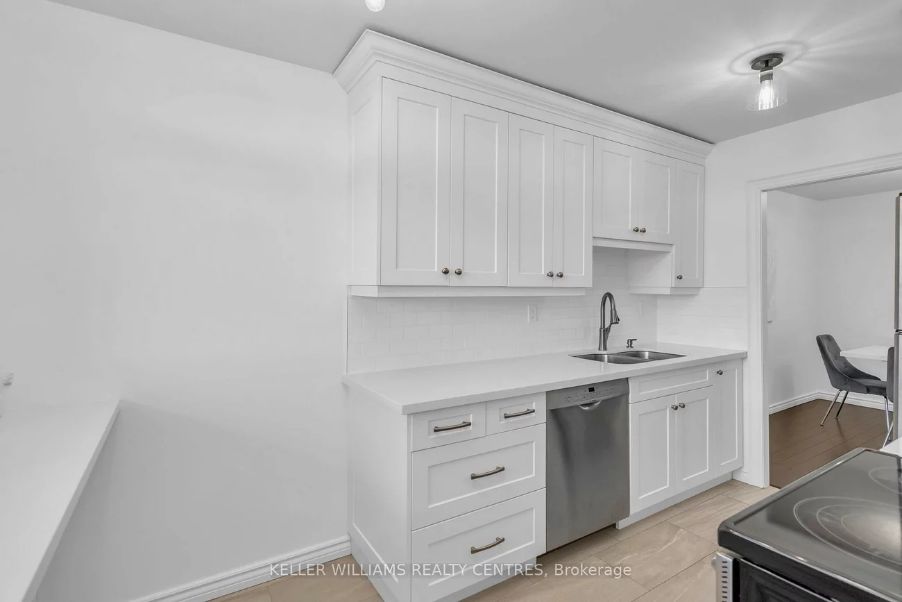 7811, Yonge, Thornhill, Markham