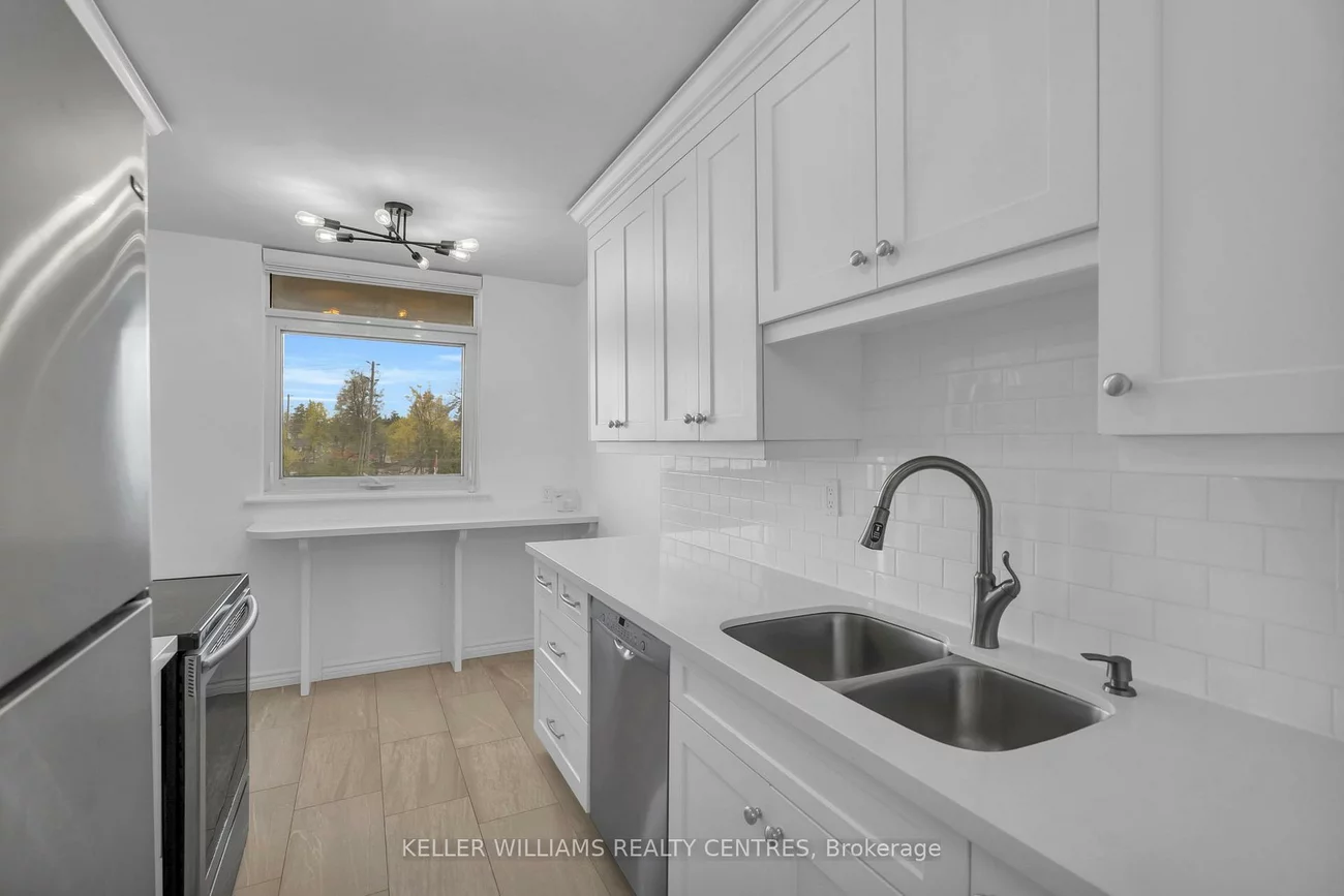 7811, Yonge, Thornhill, Markham