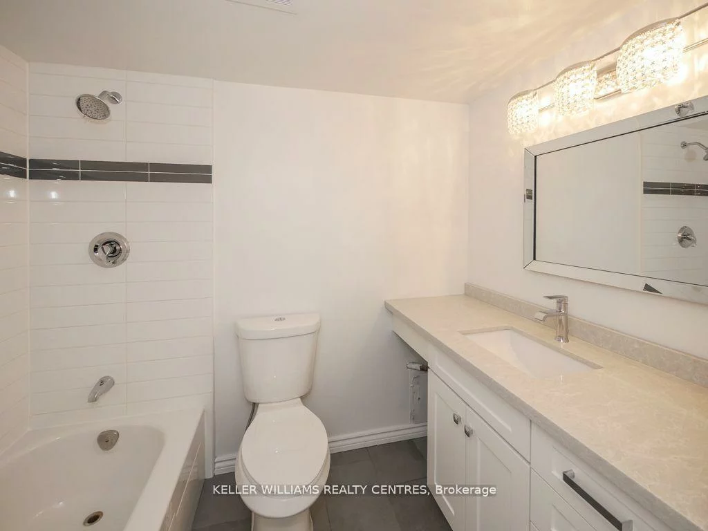 7811, Yonge, Thornhill, Markham