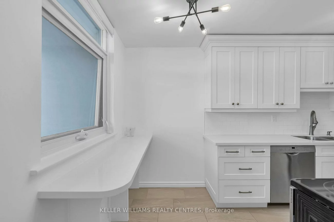 7811, Yonge, Thornhill, Markham
