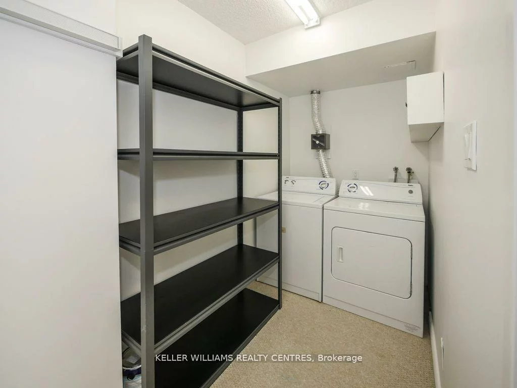 7811, Yonge, Thornhill, Markham