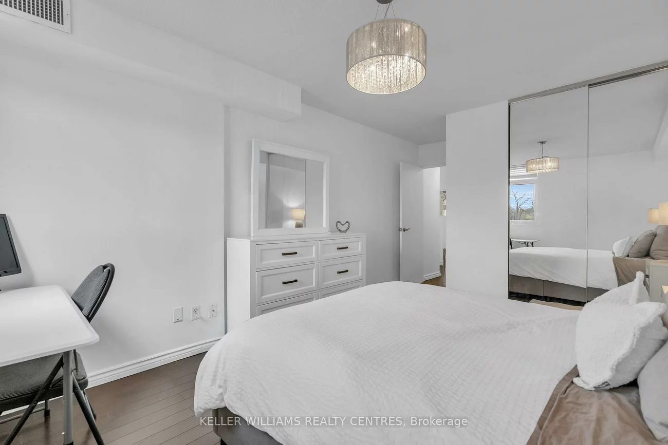 7811, Yonge, Thornhill, Markham