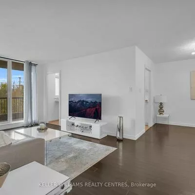 7811, Yonge, Thornhill, Markham