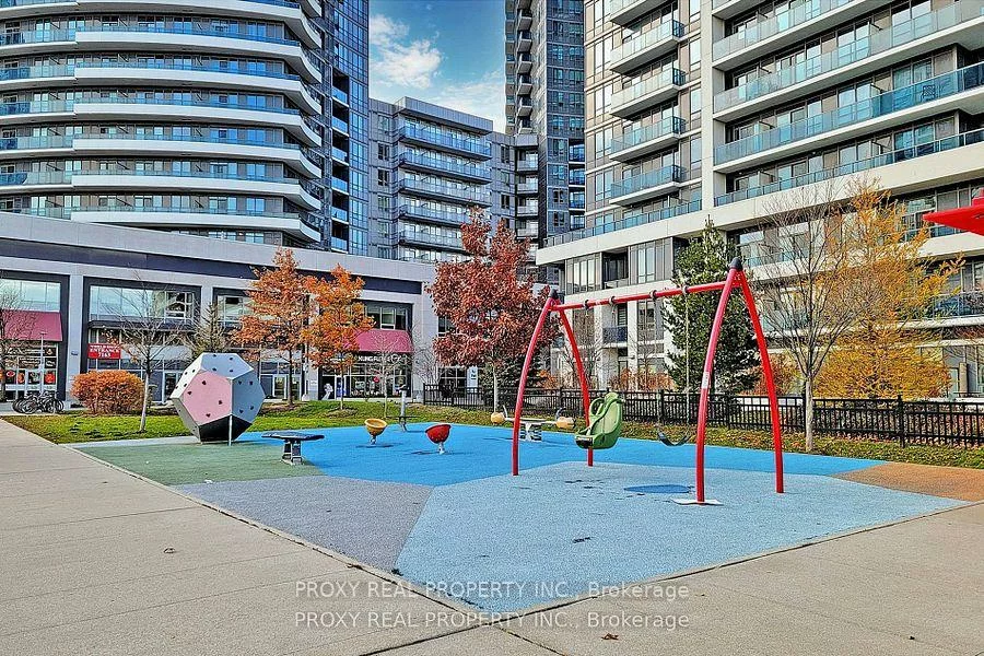 7165, Yonge, Grandview, Markham