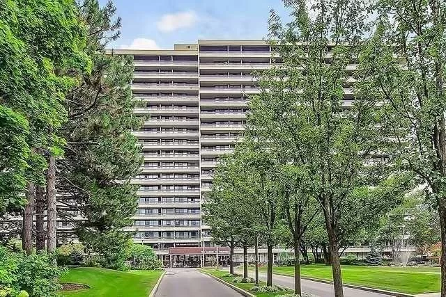 8111, Yonge, Royal Orchard, Markham