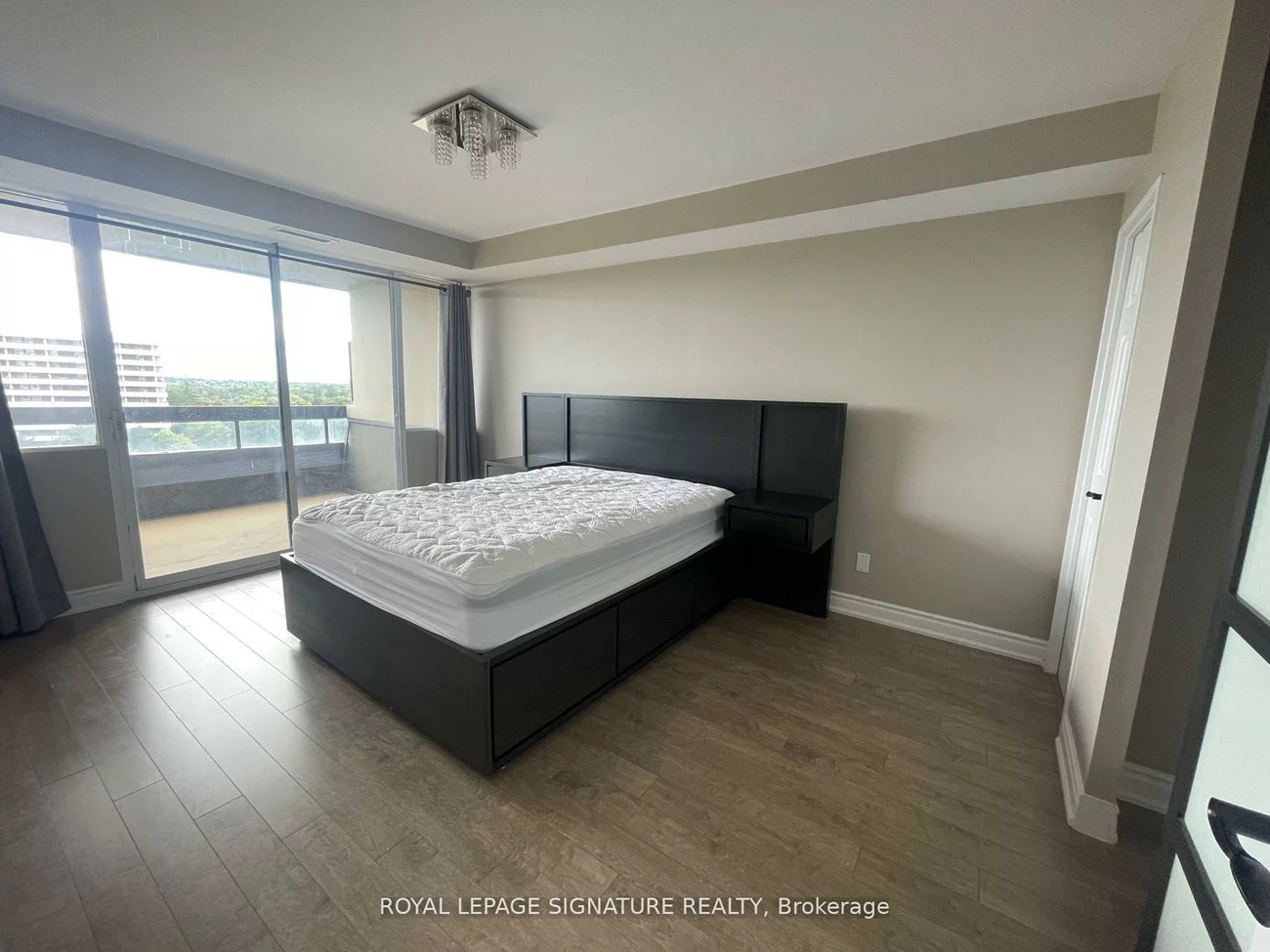 8111, Yonge, Royal Orchard, Markham