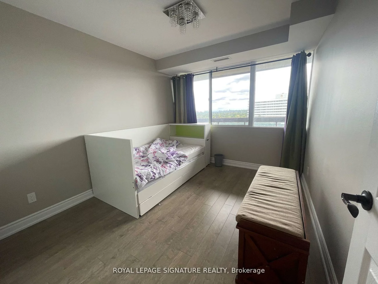 8111, Yonge, Royal Orchard, Markham
