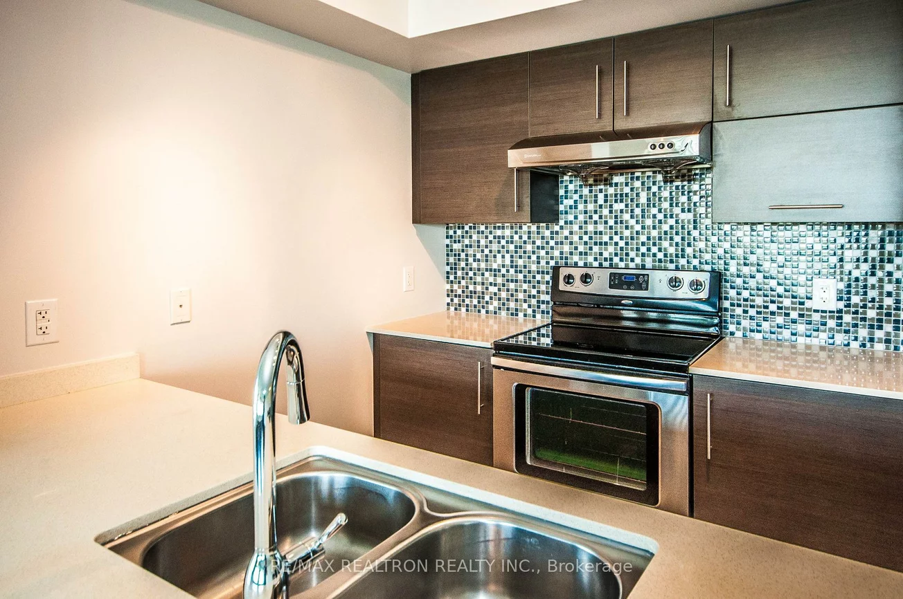 253, South Park, Commerce Valley, Markham