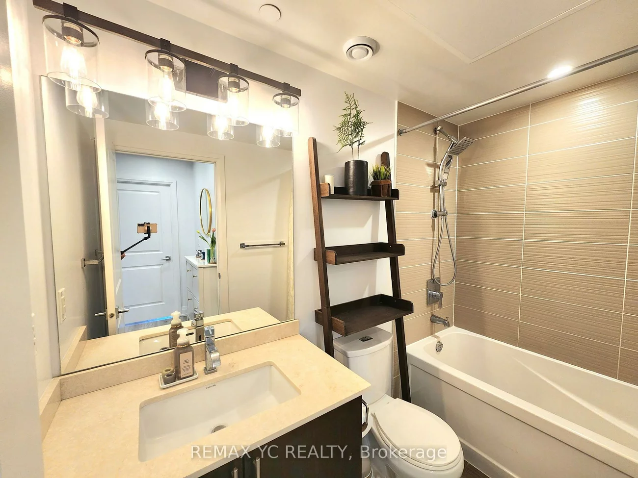 7165, Yonge, Grandview, Markham