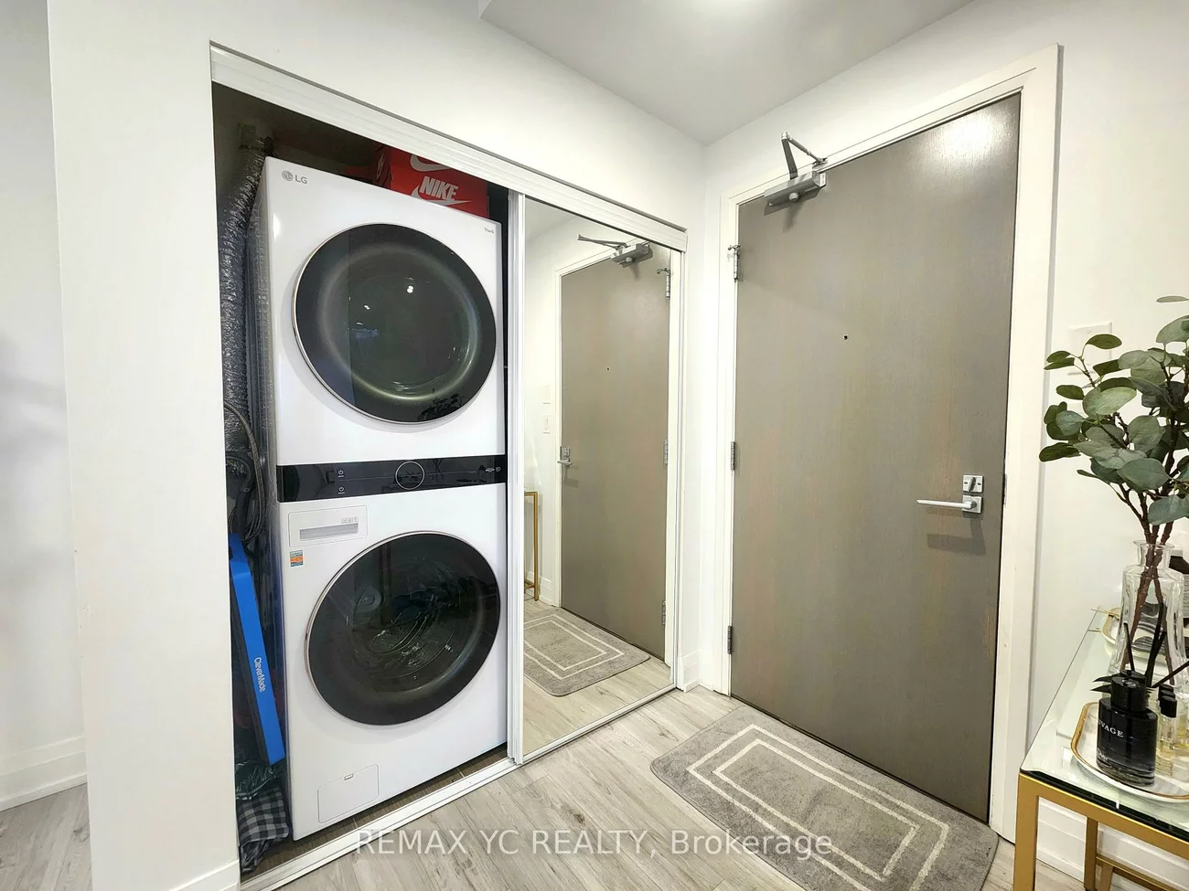 7165, Yonge, Grandview, Markham