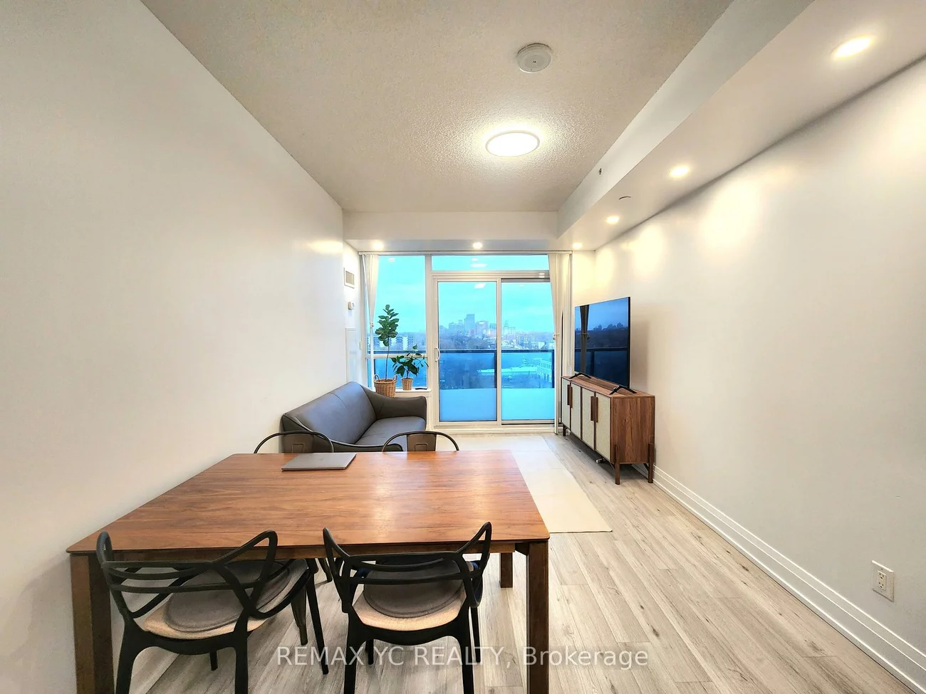 7165, Yonge, Grandview, Markham