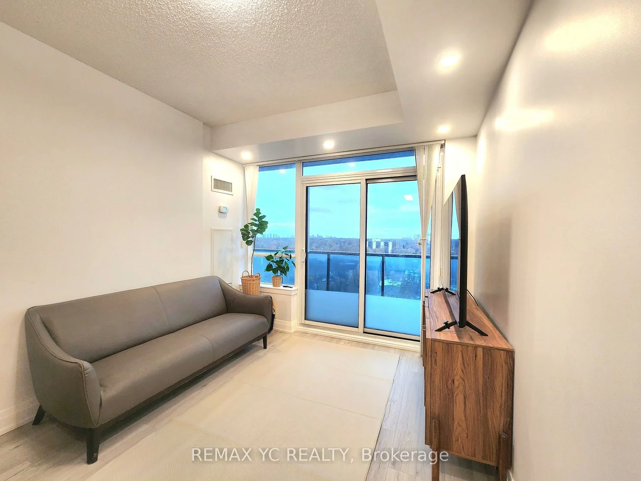 7165, Yonge, Grandview, Markham