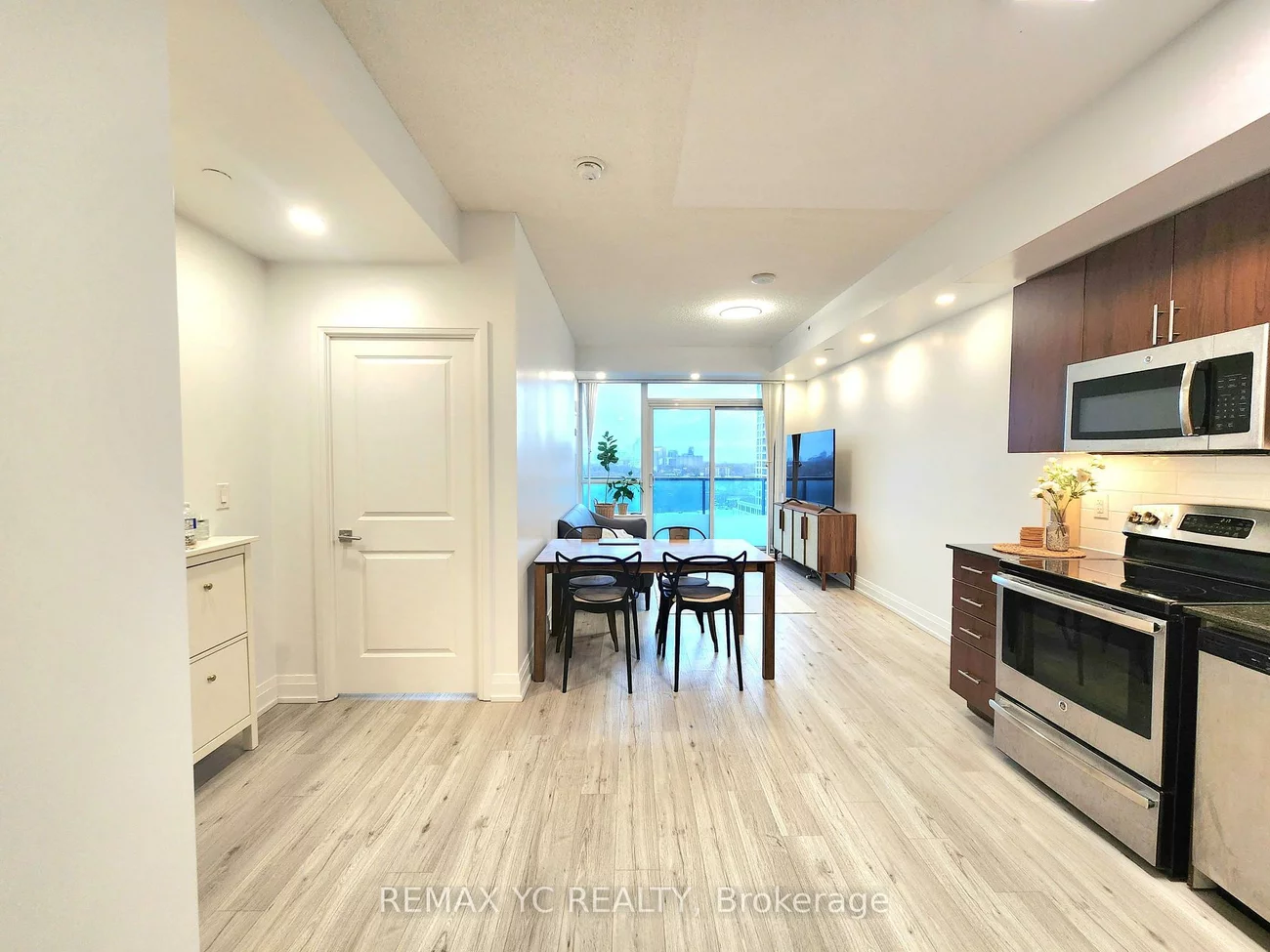 7165, Yonge, Grandview, Markham