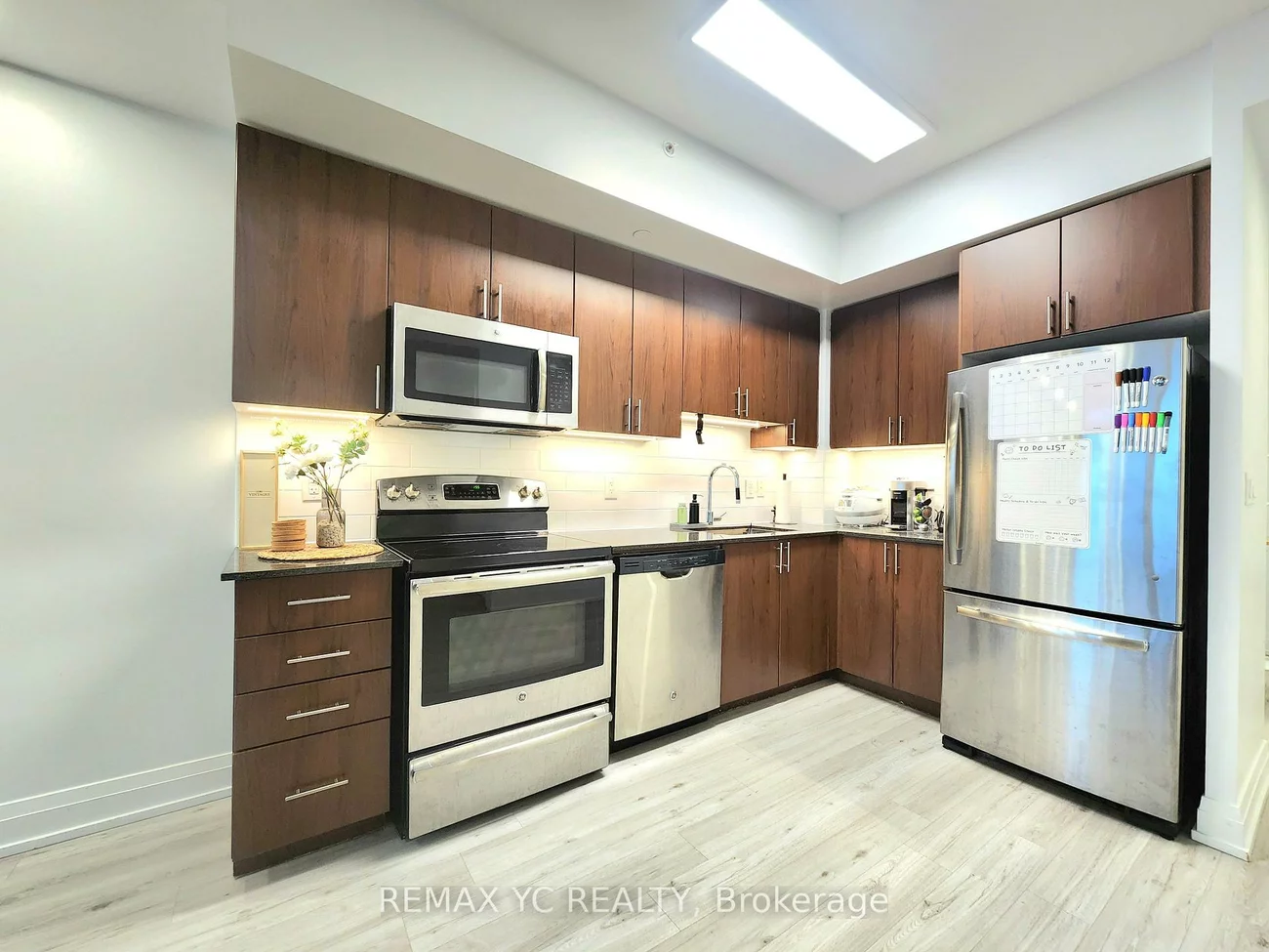 7165, Yonge, Grandview, Markham