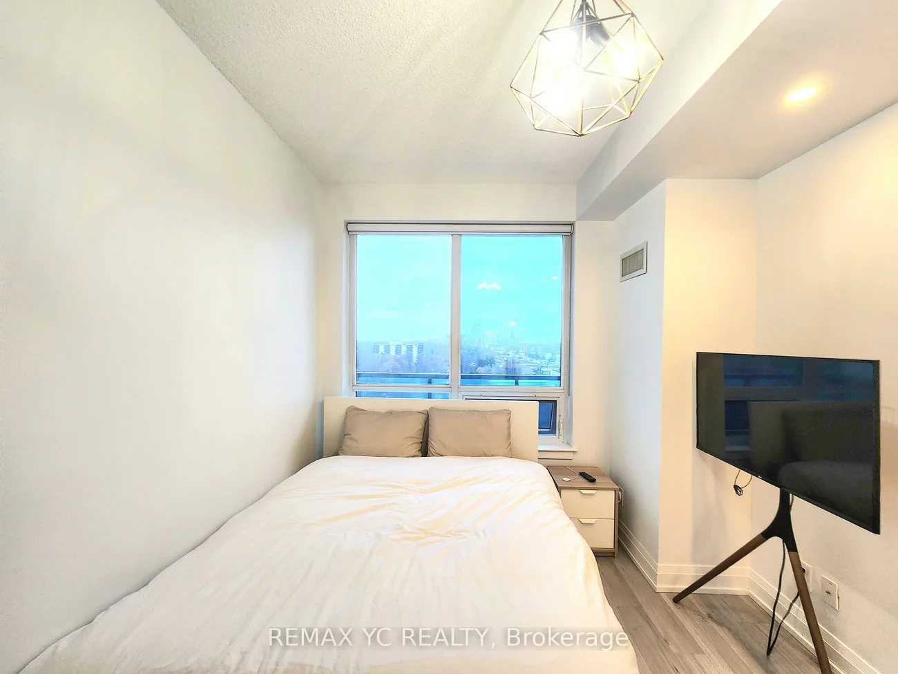 7165, Yonge, Grandview, Markham