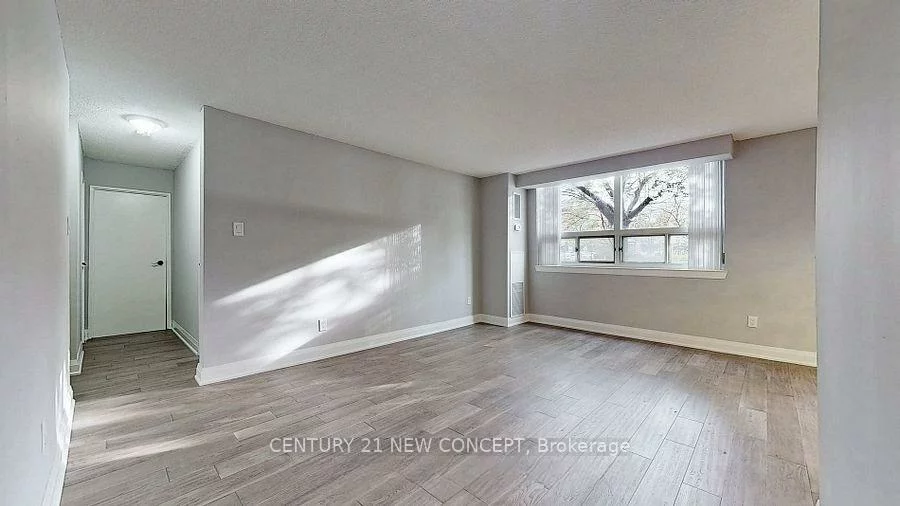 7451, Yonge, Thornhill, Markham
