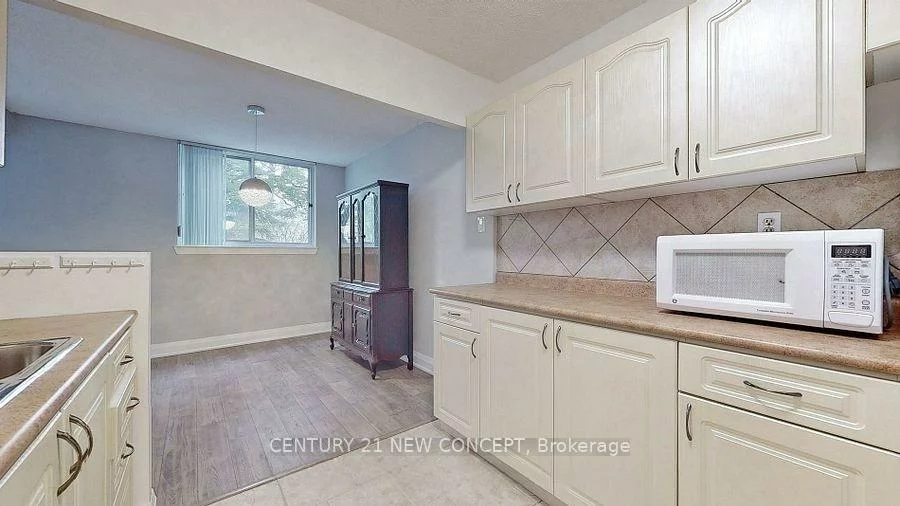 7451, Yonge, Thornhill, Markham