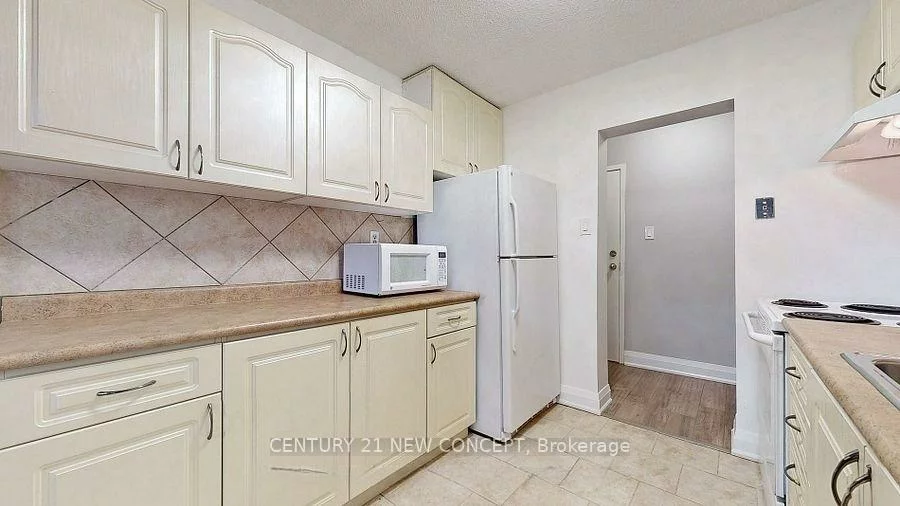 7451, Yonge, Thornhill, Markham