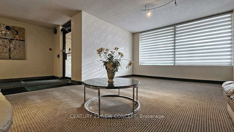 7451, Yonge, Thornhill, Markham