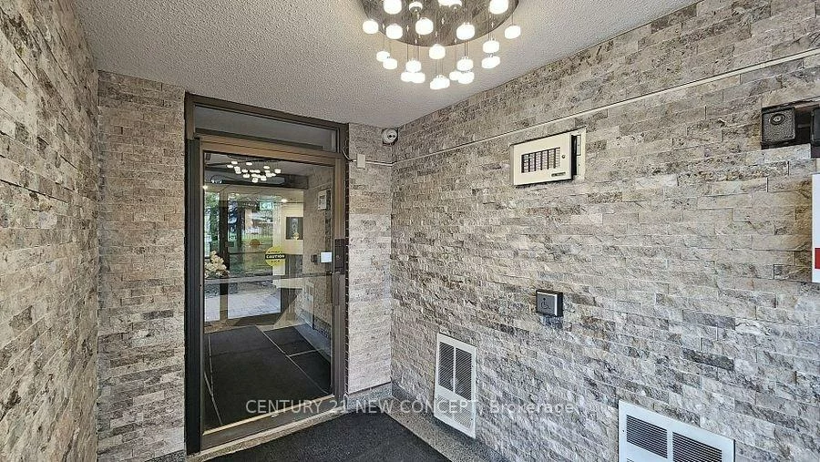 7451, Yonge, Thornhill, Markham