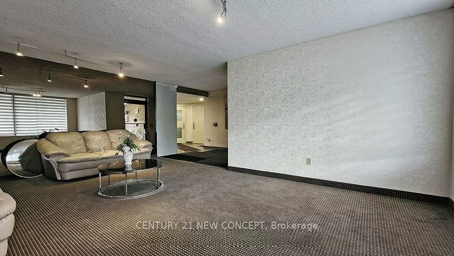 7451, Yonge, Thornhill, Markham
