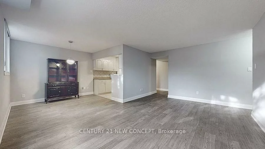 7451, Yonge, Thornhill, Markham