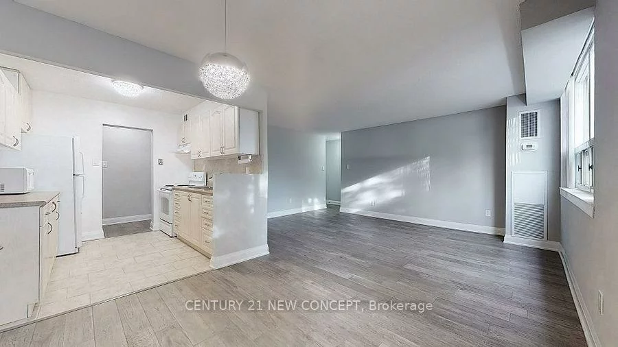 7451, Yonge, Thornhill, Markham