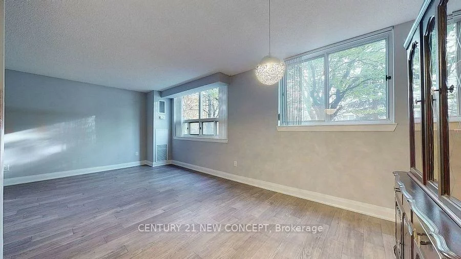 7451, Yonge, Thornhill, Markham