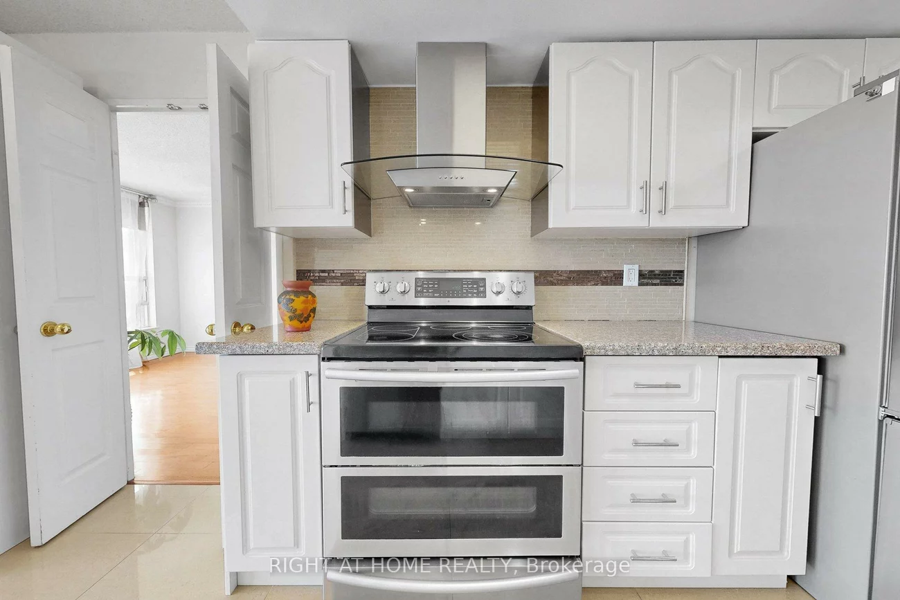7805, Bayview, Aileen-Willowbrook, Markham