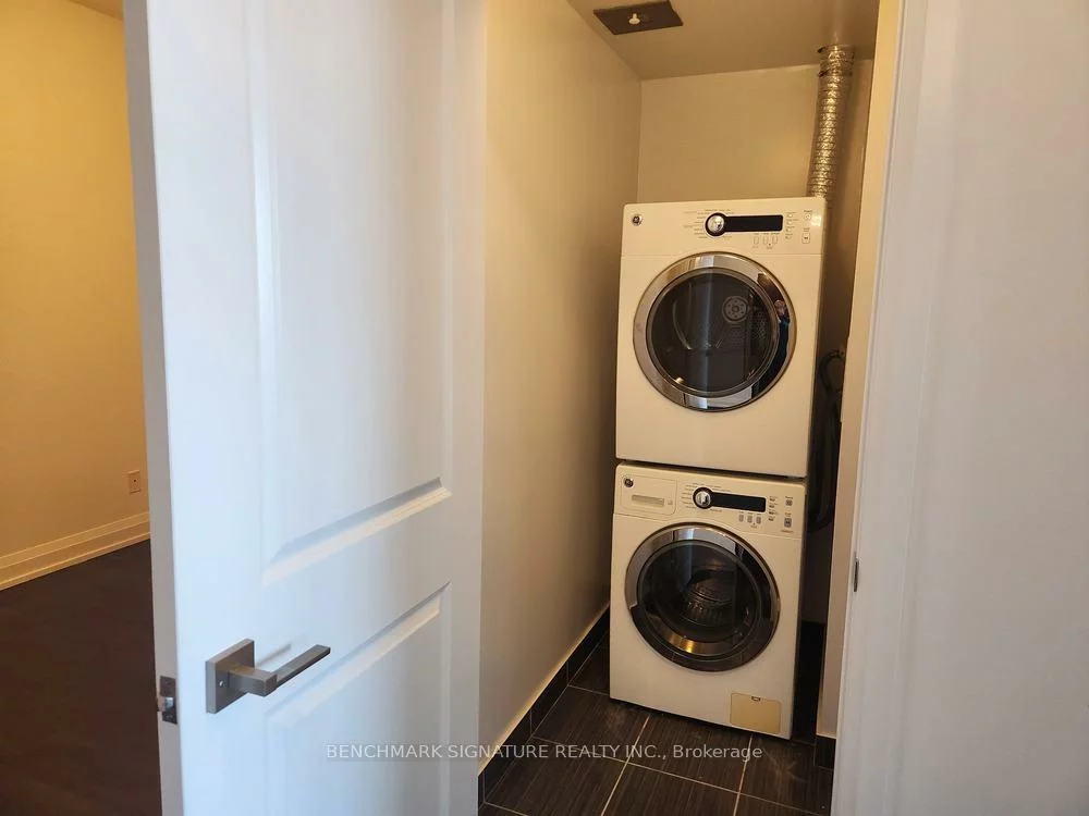 7161, Yonge, Thornhill, Markham