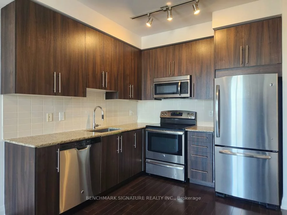 7161, Yonge, Thornhill, Markham