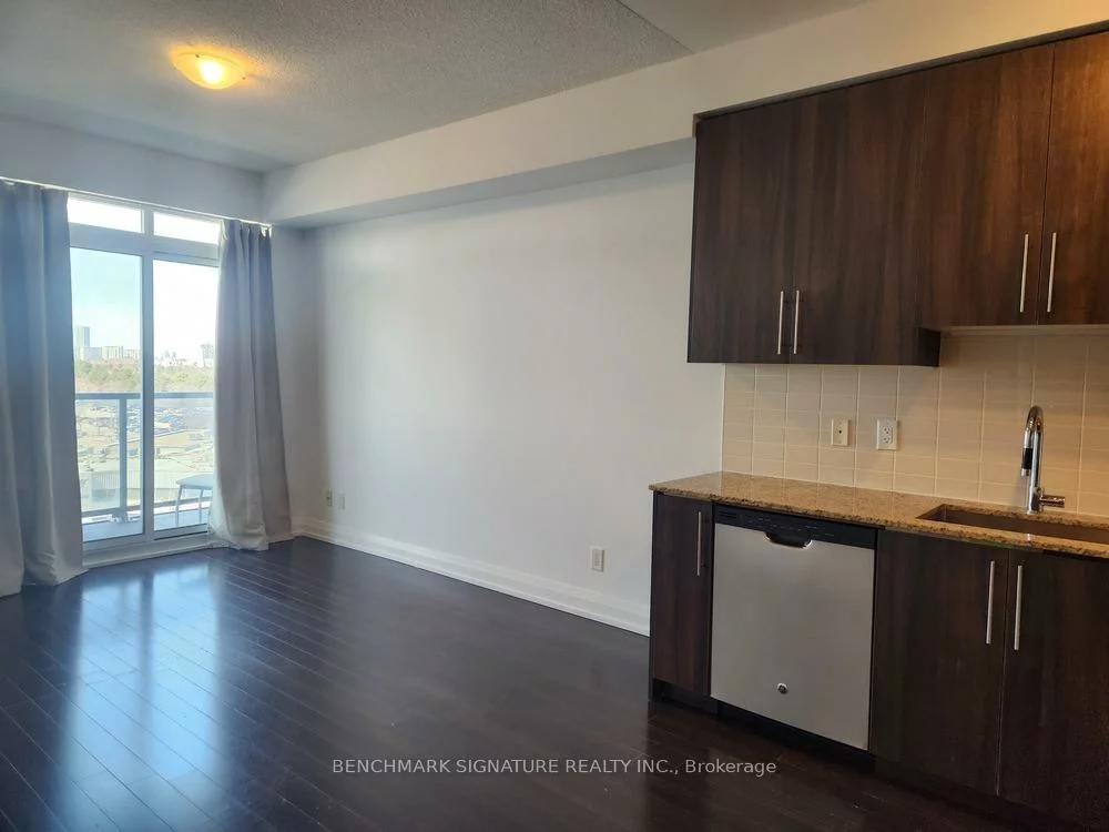 7161, Yonge, Thornhill, Markham