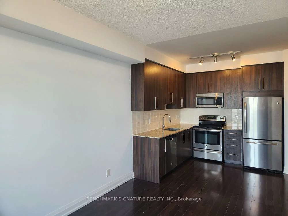 7161, Yonge, Thornhill, Markham
