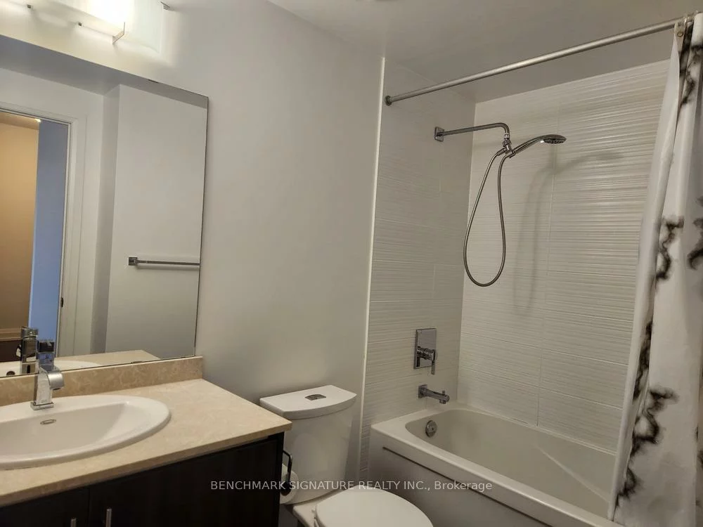 7161, Yonge, Thornhill, Markham