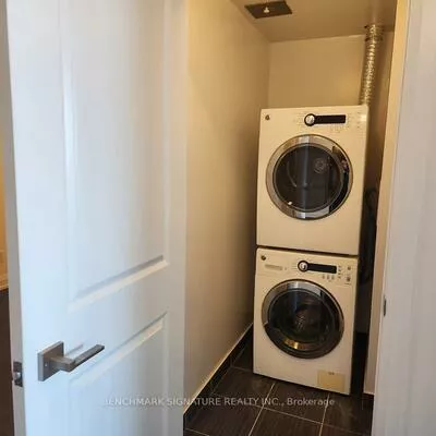 7161, Yonge, Thornhill, Markham
