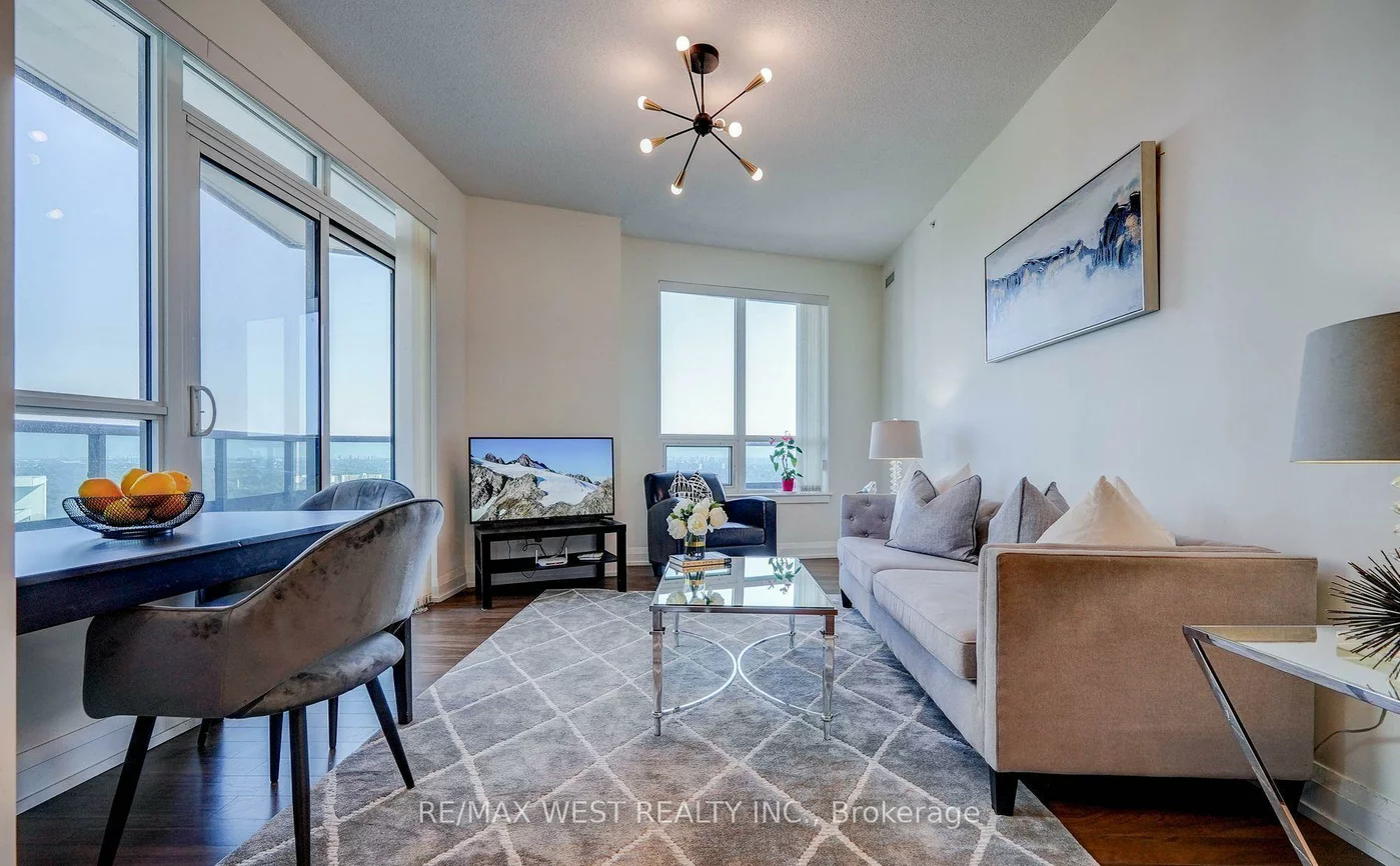 7161, Yonge, Thornhill, Markham
