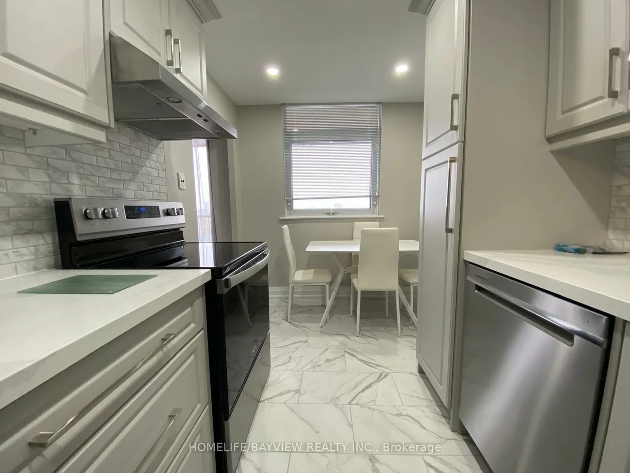 7811, yonge, Thornhill, Markham