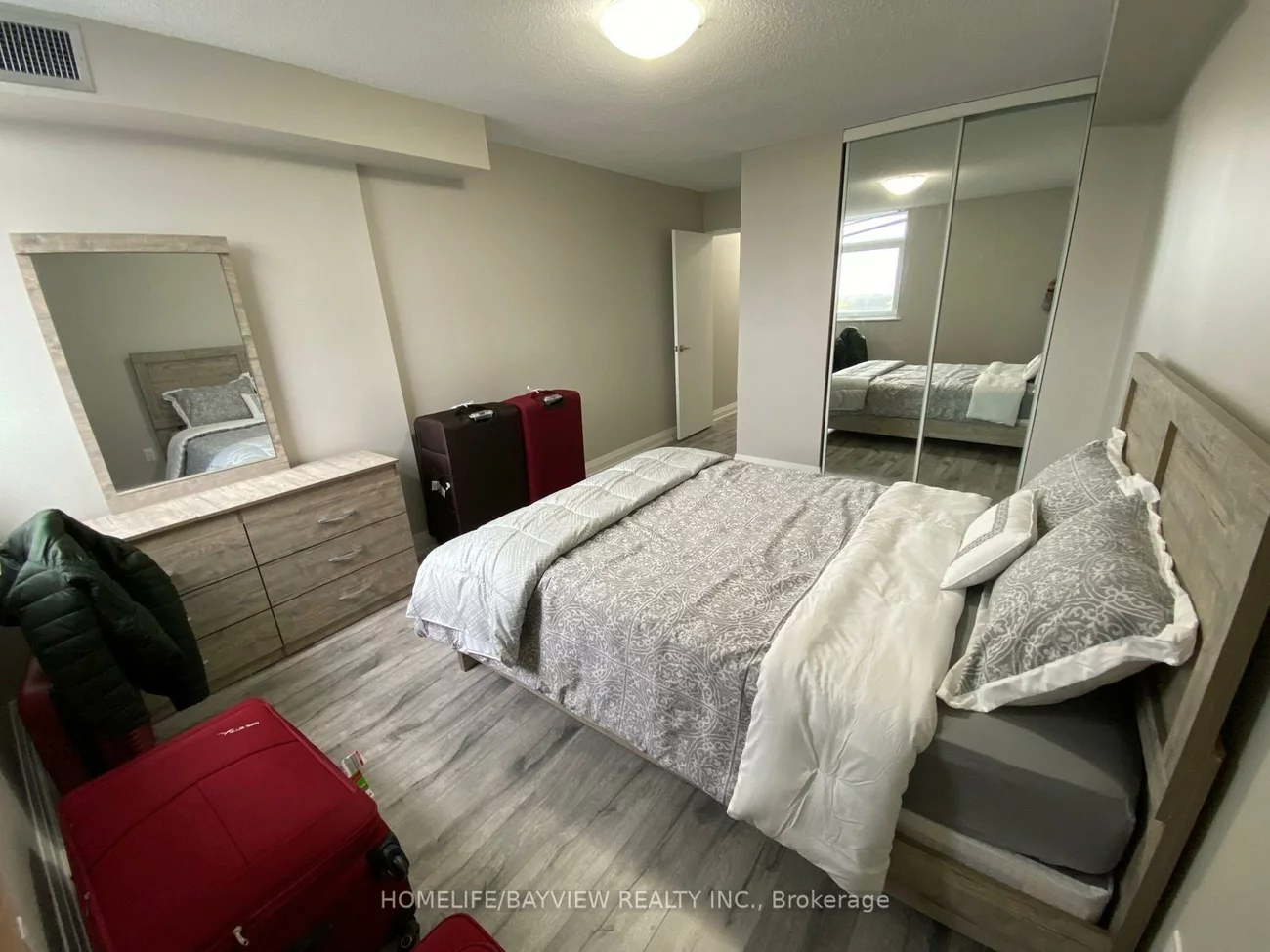 7811, yonge, Thornhill, Markham