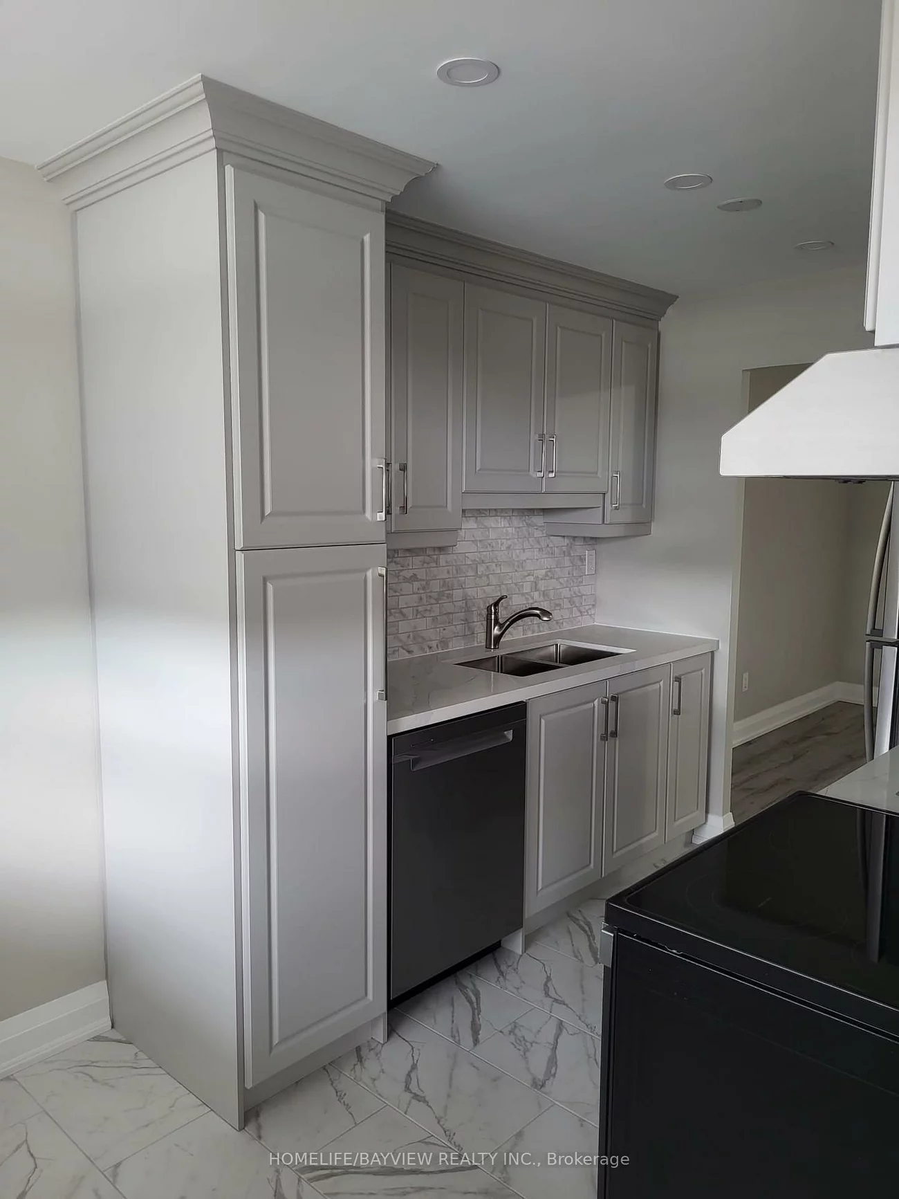 7811, yonge, Thornhill, Markham