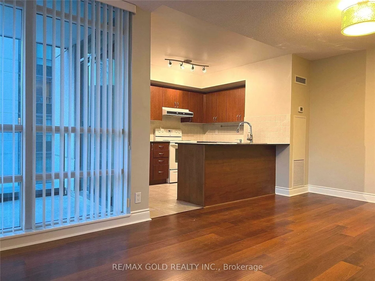 75, South Town Centre, Unionville, Markham