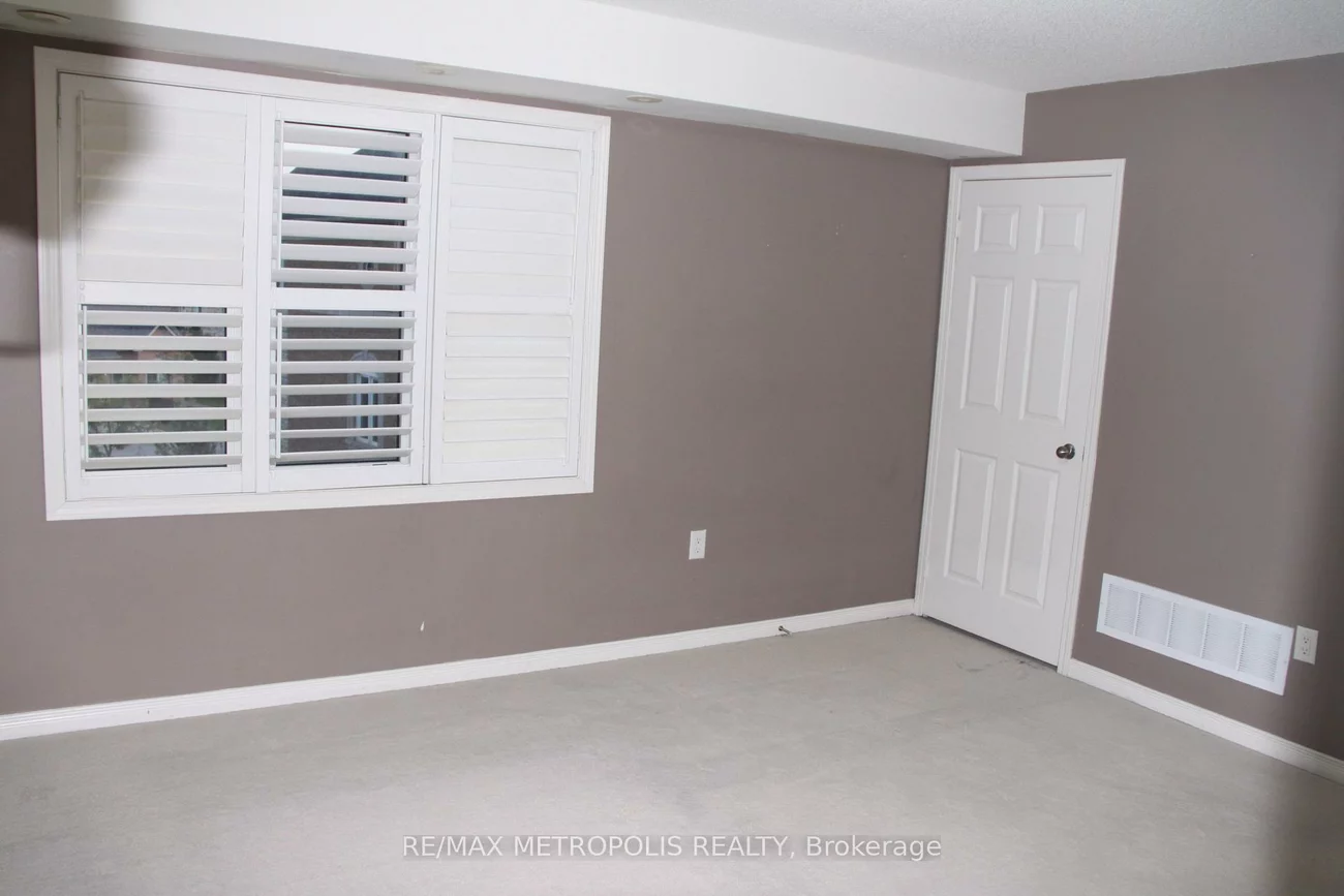 2127, Bur Oak, Greensborough, Markham