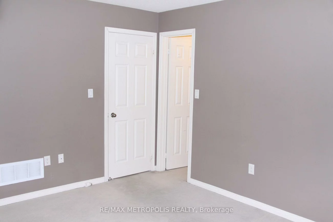 2127, Bur Oak, Greensborough, Markham