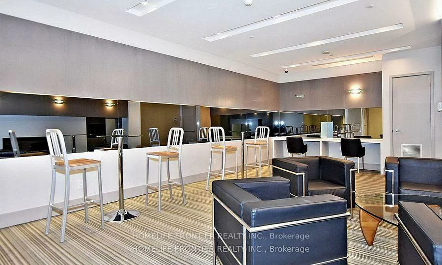 7161, YONGE, Thornhill, Markham