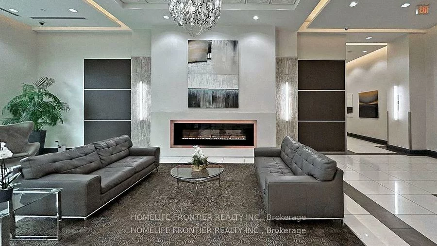 7161, YONGE, Thornhill, Markham