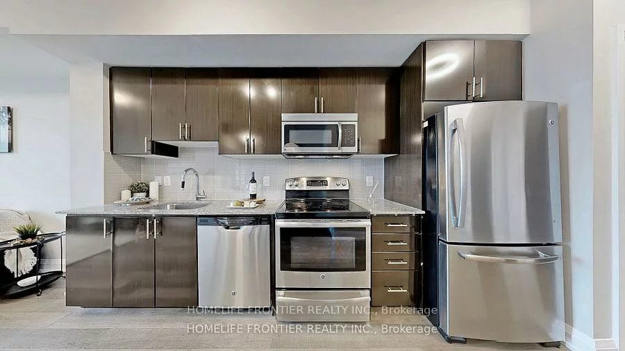 7161, YONGE, Thornhill, Markham