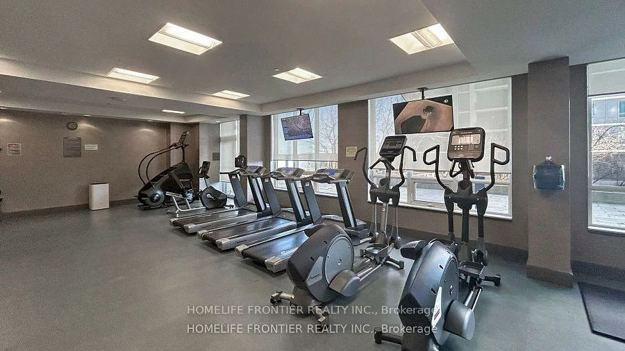 7161, YONGE, Thornhill, Markham